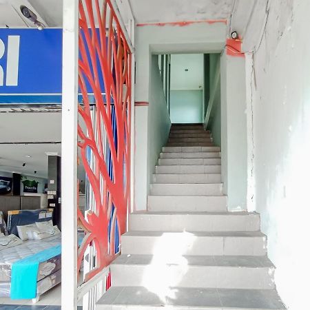 Reddoorz Syariah Near Q-Mall Banjarbaru Martapura  エクステリア 写真
