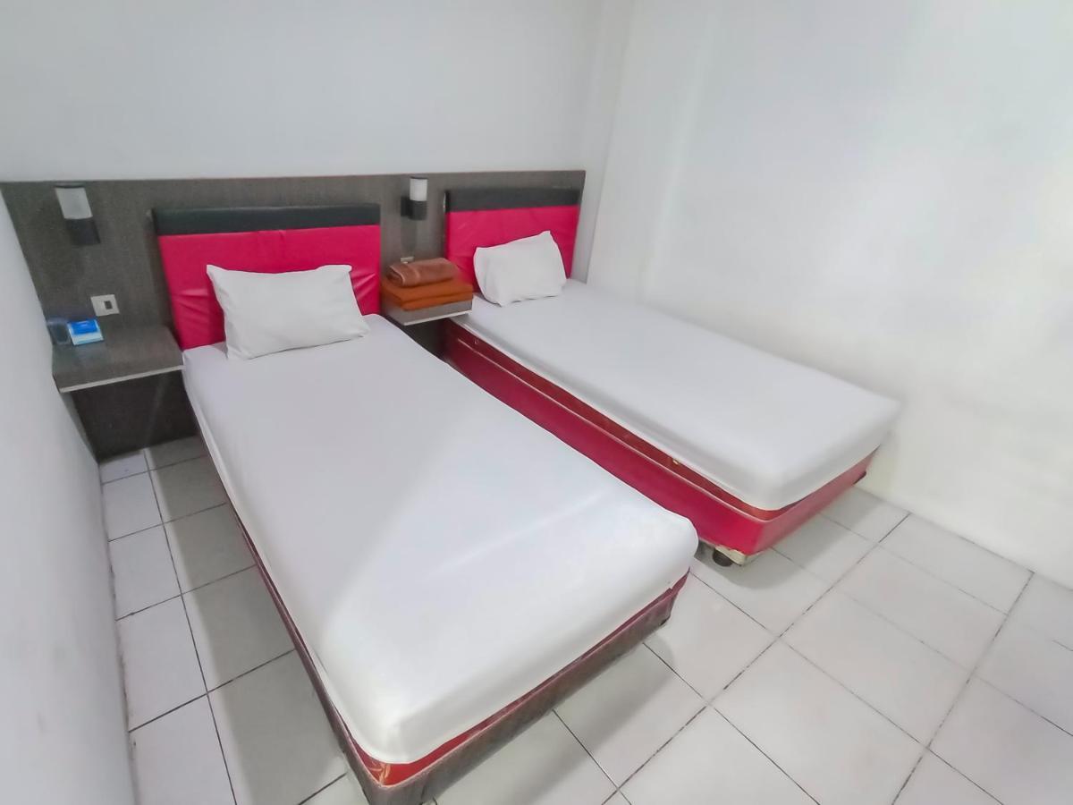 Reddoorz Syariah Near Q-Mall Banjarbaru Martapura  エクステリア 写真