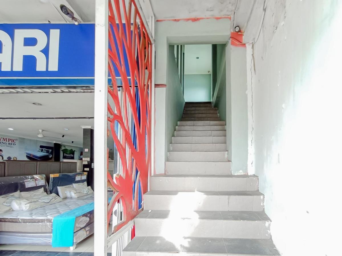 Reddoorz Syariah Near Q-Mall Banjarbaru Martapura  エクステリア 写真