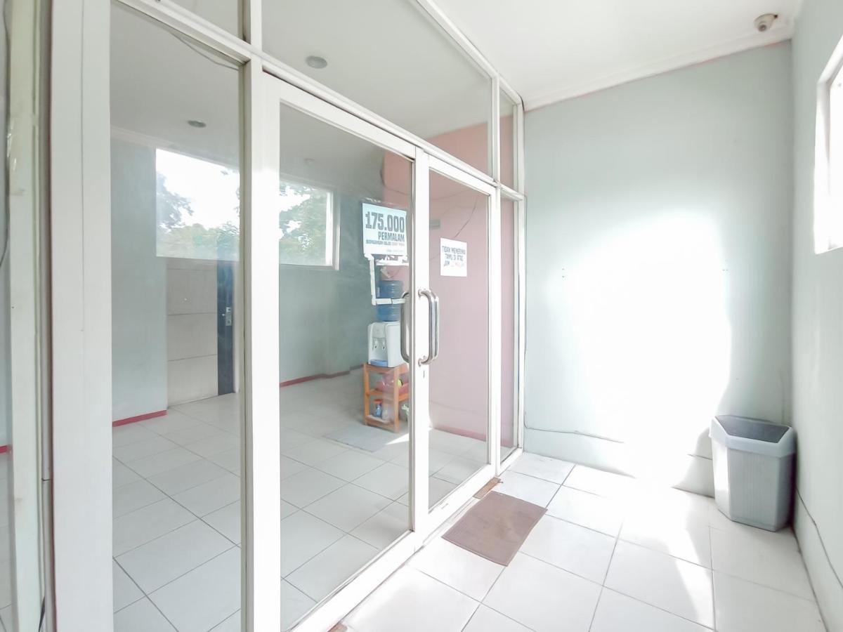 Reddoorz Syariah Near Q-Mall Banjarbaru Martapura  エクステリア 写真