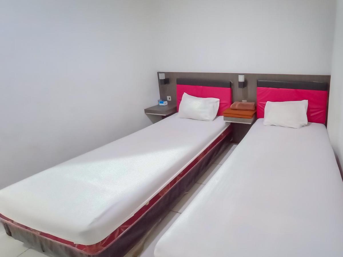 Reddoorz Syariah Near Q-Mall Banjarbaru Martapura  エクステリア 写真